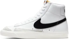 Nike Women's Sneaker, Medium